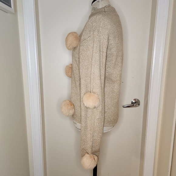 Fur pompom winter sweater - Picture 2 of 7
